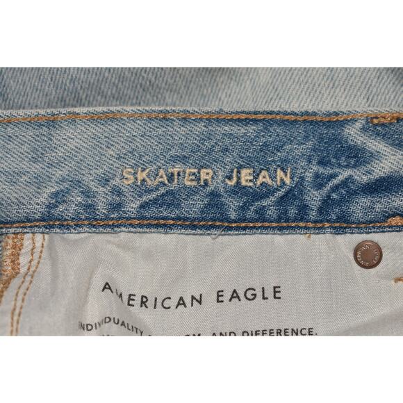 AMERICAN EAGLE NEW $50 Light Wash Distressed Raw Hem Skater‎ Jean Size 6 Short - Picture 3 of 4